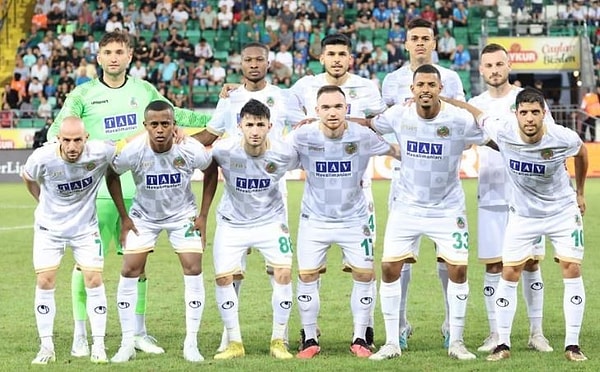 Fenerbahçe karşısında Alanyaspor'un muhtemel 11'i ise şu şekilde olacak: Ertuğrul, Hadergonaj, Fatih, Aliti, Balkovec, Richardi Makouta, Rony Lopes, Efecan, Yusuf, Cordova