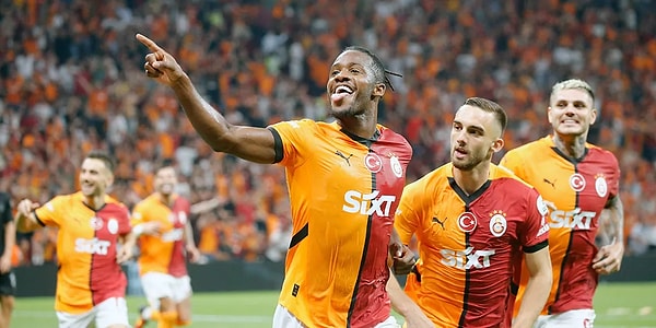 Play Off maçı sebebiyle üçüncü hafta maçı ertelenen Galatasaray, ilk iki haftayı sırasıyla Hatayspor ve Konyaspor karşısında 2-1'lik galibiyetlerle geçti.