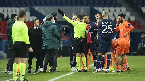 Futbolda özellikle siyahi futbolcuların maruz kaldığı ırkçılık her geçen gün can acıtıcı bir şekilde artıyor. FIFA da yetersizlikle suçlandığı kurallarını güncellemek için çaba sarfediyor.