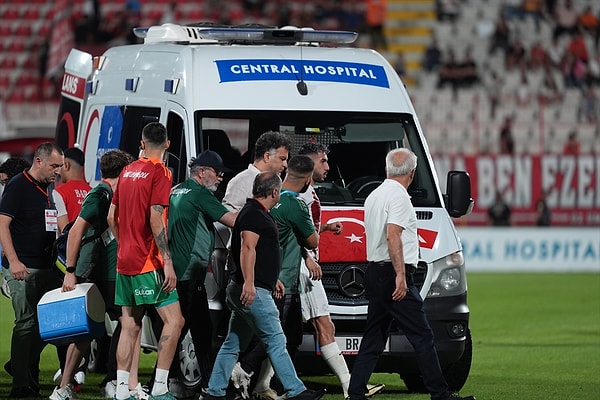 Ayağa kalktıktan sonra oyuna devam etmek isteyen 22 yaşındaki genç oyuncuya sağlık ekibi ve Tuncay Şanlı izin vermedi. Genç oyuncu kontrol amacıyla oyun kenarına alındı.