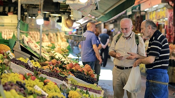 Yüksek enflasyona rağmen, İstanbul'da çalışan milyonlarca beyaz yakalı ve asgari ücretliye ise zam yapılmadı.