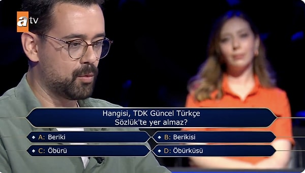 "Hangisi TDK Güncel Türkçe Sözlük'te yer almaz?" sorusunu jokersiz cevaplamak isteyen yarışmacı, belli ki hata etti!