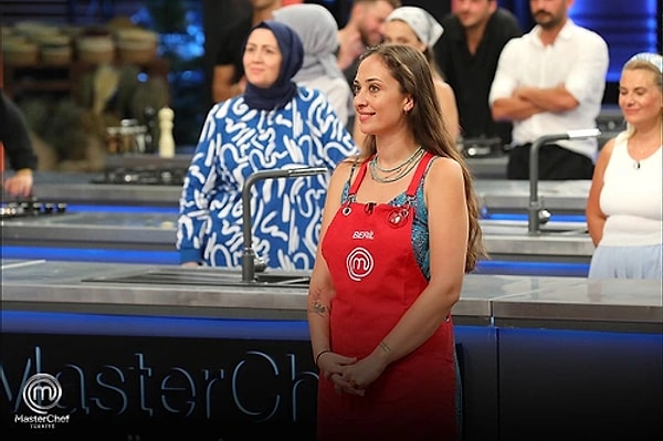 MasterChef Türkiye'de geçtiğimiz hafta Mavi takım kaptanı olan Hakan, Kırmızı takım kaptanlığına Beril'i seçmişti.