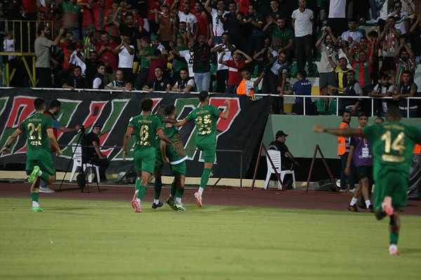 1.Lig'in flaş takımı Kocaelispor ile galibiyet alamayan Amed Sportif dün akşam karşı karşıya geldi. Amed Sportif gol orucuna son vererek 3-0 galip geldi.