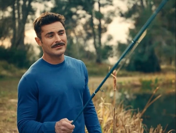 Uzun bir süredir ülkemizin gündeminde kendine bir yer bulamayan Zac Efron'un yüzünü gözünü az kalsın unutuyorduk ki yakışıklı aktör katıldığı bir davette görüntülenmesiyle yeniden gündem oldu.