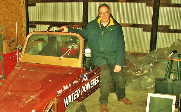 Stanley Meyer, suyla çalışan arabasını tanıttığında herkesin dikkatini çekmişti. İddiaya göre arabası, sadece 4 litre suyla 180 kilometre yol yapabiliyordu.