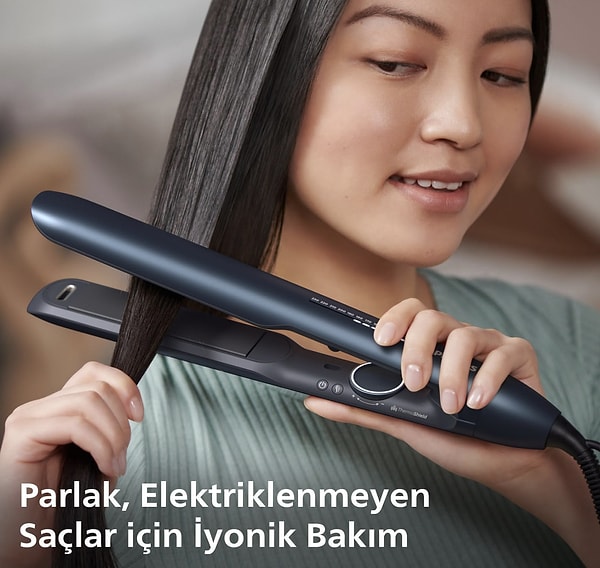 Bu saç düzleştirici, Argan yağı ile zenginleştirilmiş seramik plakaları sayesinde saçlarınıza kayarak ipeksi bir görünüm kazandırır. Argan yağı, saçınızın nemini korurken aynı zamanda saçınıza doğal bir parlaklık  katar.