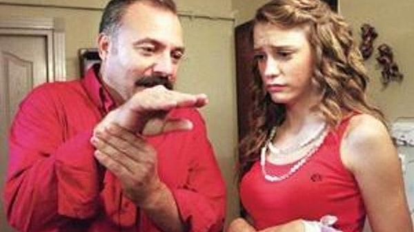 Oktay Kaynarca, Mehmet Âkif Alakurt, Ekin Türkmen, Selin Demiratar gibi isimlerin başrolünde yer aldığı unutulmaz diziyle beraber Serenay Sarıkaya da hayatımıza girmişti.