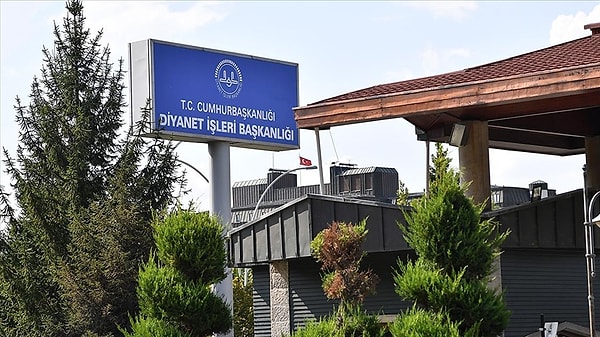 Diyanet İşleri Başkanlığı, Ankara'daki merkez binasında kapsamlı bir tuvalet yenileme çalışması başlattı. T24'de yer alan habere göre, tuvalet yenileme projesinin maliyeti ise 6 milyon lira.