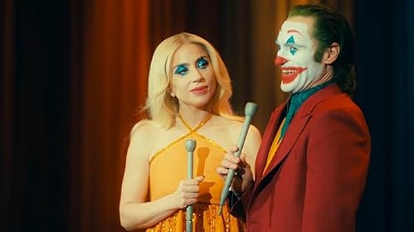 Joaquin Phoenix ve Lady Gaga'nın başrollerde oynadığı 'Joker: Folie à Deux' yani bizim bildiğimiz Türkçe adıyla 'Joker: İkili Delilik' dünya çapında gösterime girmeye başladı.