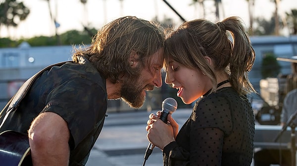 Lady Gaga, Venedik Film Festivali'ne en son 2018 yılında Bradley Cooper'ın sekiz dakika boyunca ayakta alkışlanan 'A Star Is Born' filmiyle gelmişti.