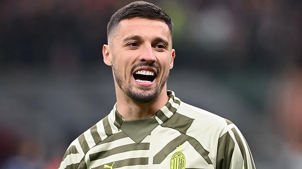 Son olarak Milan’dan 3.5 milyon euroya transfer edilen Rade Krunic de herhangi bir bonservis bedeli kazandırmadan Kızılyıldız'a transfer oldu.