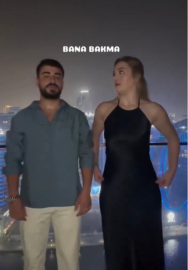 İkili birbirlerinin eline vuracak ve bir sonraki çekilen kombin videoları için bu bir hazırlık olacaktı.