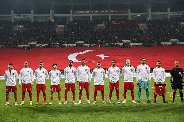 Millilerimizin Almanya'da bize yaşattığı gururlar dün gibi aklımızda! Şimdi Avrupa Şampiyonası'nın ardından ilk resmi maçımıza UEFA Uluslar Ligi'nde çıkıyor.