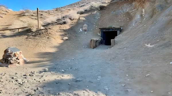 Hırslı bir karaktere sahip milyonlarca kişi varken hiçbiri bir dağı kazmıyor, peki neden Schmidt böylesine çılgınca bir şeyi yaptı ve hayatını bu eyleme adadı?