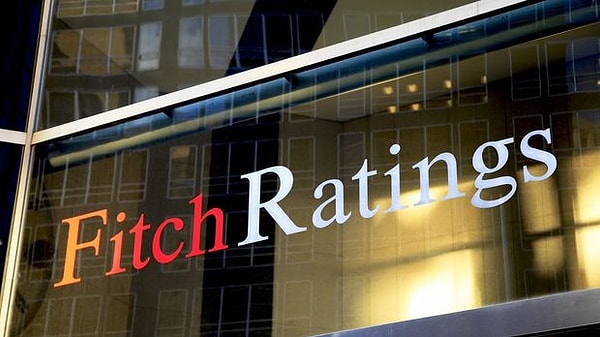 Fitch görünümü ise "pozitif"ten "durağan"a revize etti.