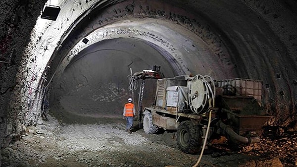 Tedavi altına alınan 3 işçiden M.B. isimli işçinin yapılan tüm müdahalelere rağmen hastanede yaşamını yitirdiği öğrenildi. Yaralı işçilerin tedavileri sürüyor.