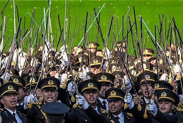 MSB, Kara Harp Okulu mezuniyet töreni sırasında teğmenlerin kılıçlarını çekerek "Mustafa Kemal'in askerleriyiz" sloganı atması olayına ilişkin inceleme başlatmıştı.