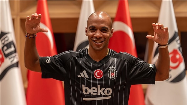 Son olarak Benfica'dan Joao Mario'yu kadrosuna katan siyah-beyazlıların, Al Nassr forması giyen Sadio Mane ile anlaşmaya oldukça yakın olduğu öğrenildi.