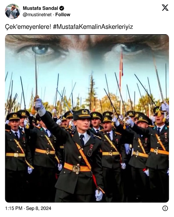 Atatürk'ün gözlerinin kılıç çekerek yemin eden teğmenleri izlediği fotoğrafı paylaşan ünlü şarkıcı tepkisini, "Çek'emeyenlere" diyerek gösterdi.