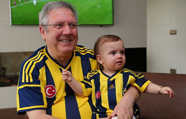 Fenerbahçe tarihinin unutulmaz başkanlarından Aziz Yıldırım'ın en az kendisi kadar Fenerbahçeli kızı Yaz, girdiği her ortamda dikkat çekmeyi başarıyor.