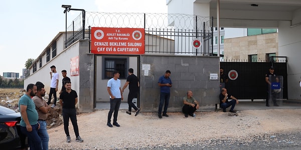 Gözaltındaki şahıs, "Muhtar (Amca Salim Güran) cesedi çuval içerisinde bana verdi. Çuvalı alıp dereye götürdüm" dedi. Şüpheli ayrıca amcanın kendisine yardımcı olması karşılığında 200 bin lira teklif ettiğini söyledi.