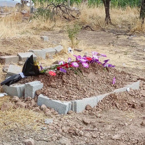 Minik Narin'in defnedildiği yer böyle görüntülendi. Fotoğrafa gelen yorumlarda hüzün, isyan ve çaresizlik vardı.