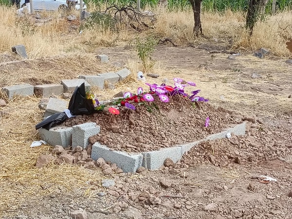 Talihsiz küçük kız komşu köyde kılınan cenaze namazının ardından kendi köyünde toprağa verildi. Yaşanan korkunç olayların soruşturması devam ederken dört bir yandan gelen tepkiler çığ gibi büyüdü.