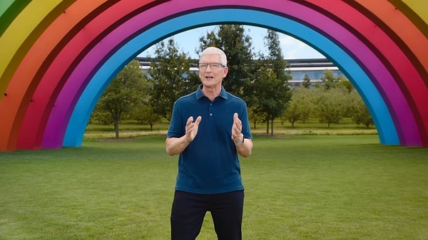 Lansman'ta Tim Cook, "Bugün iPhone, Apple Watch ve AirPods hakkında konuşacağız." demişti.