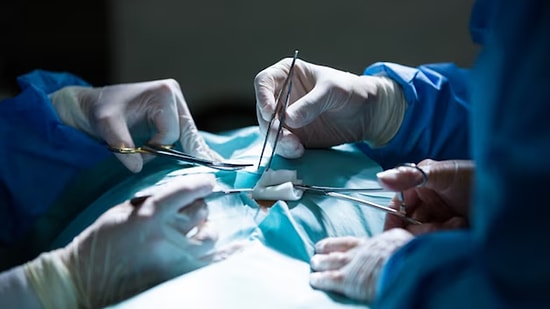 15-Year-Old Dies After Fake Doctor Performs Surgery Based on YouTube Video