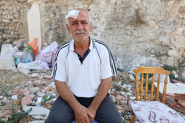 Hatay'ın Antakya ilçesinde motosikletiyle ilerlerken bir gencin iki kadına sataştığını gören 58 yaşındaki Süleyman Bolat durarak duruma müdahale etmek istedi.