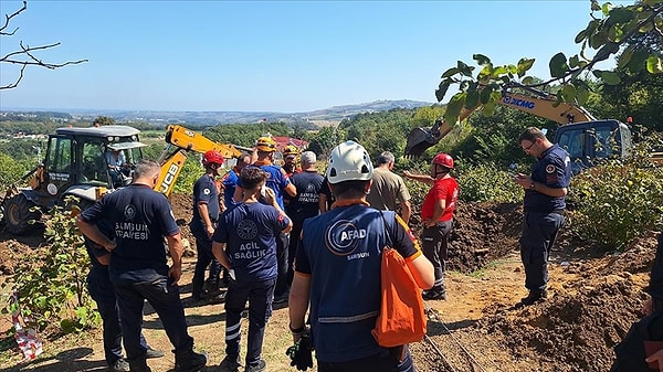 Ekipler 2 işçiyi kurtarmak için çalışma başlattı ancak iki işçinin de cansız bedenine ulaşıldı. Samsun Büyükşehir Belediye Başkanı Halit Doğan A Haber'e yaptığı ilk açıklamada ise "Bu izinli bir kazı değil. Biz de göçük olduktan sonra duyarak ekiplerimizi olay yerine yönlendirdik" dedi.