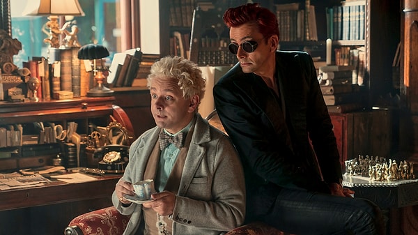 Neil Gaiman'ın yarattığı ve başrollerinde Michael Sheen ile David Tennant'ın oynadığı 'Good Omens' dizisi fantastik ve komik hikayesiyle son zamanların en çok izlenen yapımlarından biri.