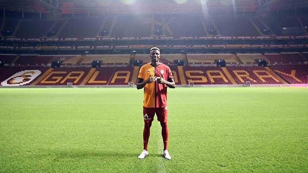 Transfer döneminde flaş ayrılıklara imza atan Galatasaray, geçtiğimiz günlerde Victor Osimhen transferi ile tüm dünyada ilgi odağı olmuştu.