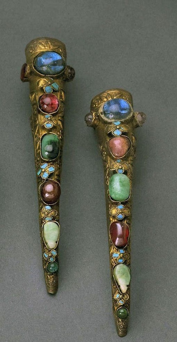 1. The Pioneer of 'Nail Art' in the 1800s: Jewel-Encrusted Nail Guards