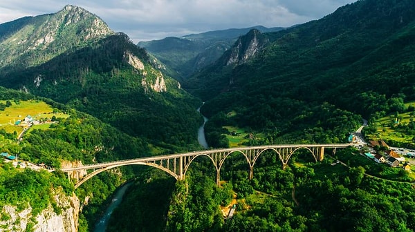 6. Kosova'da hangi dil konuşulmaktadır?