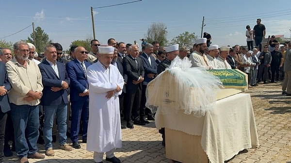 Türkiye, vahşice öldürülen 8 yaşındaki Narin'in tutuklu amcasının sildiği yazışmalarına ulaşmak için META'ya başvurmuştu. Hepimiz buradan iyi bir haber geleceğini beklerken maalesef istediğimiz olmadı.