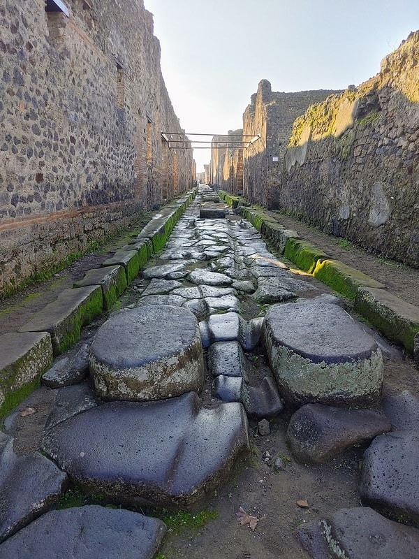 8. Pompeii'deki Roma yaya geçitleri