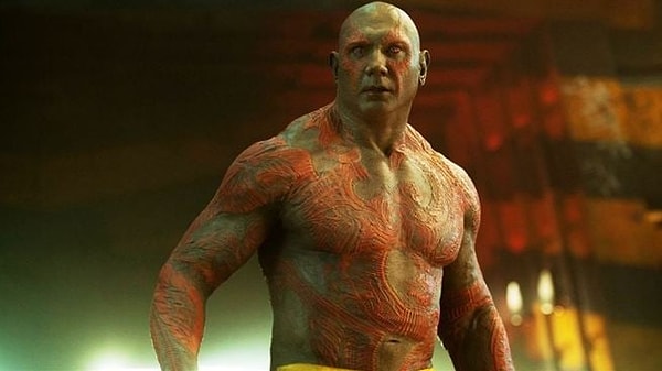 Profesyonel güreşçilik kariyerini bırakıp oyunculuğa geçen Dave Bautista'yı tanımayan yoktur aranızda. 55 yaşındaki ünlü oyuncu en çok Guardians of the Galaxy serisindeki Drax rolüyle tanınıyor.