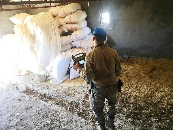 “Salim Güran'ın olay günü bana ilk seslendiği yer Arif Güran'ın ahır olarak kullandığı yerin yanıydı. O yüzden belirttiğim bu ahır bölgesinde böyle bir cinsel ilişki yaşanmış olabilir. Bu sırada da Kuran kursundan dönen Narin'in patika yolu kullanıp evine gitmesi durumunda direkt karşısına çıkan ve ahır olarak kullanılan bu bölümde bir şeyler görmüş olabilir diye düşünüyorum. Ayrıca cesedinin terlikleriyle birlikte Salim Güran tarafından yanıma getirilmesi de evinin dışında öldürüldüğünü göstermektedir.”