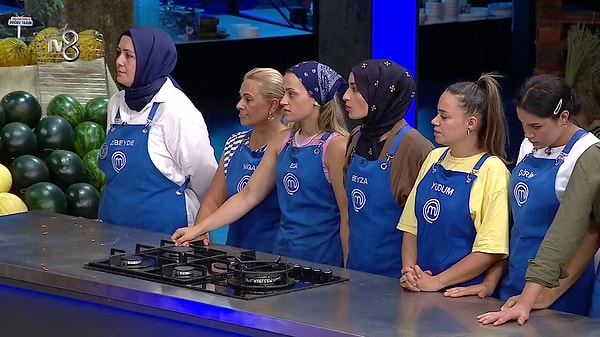 MasterChef'te dün akşam herkesi şaşırtan bir olay yaşandı. Mavi ile kırmızı takımın karşı karşıya geldiği mücadelede çöpten yemek yendi.