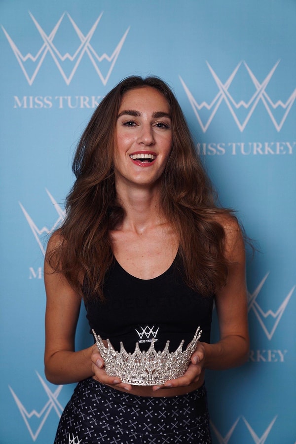 Miss Turkey 2024 Güzellik Yarışması'nda 20 finalist arasından İdil Bilgen, Türkiye'nin en güzel kızı seçildi!