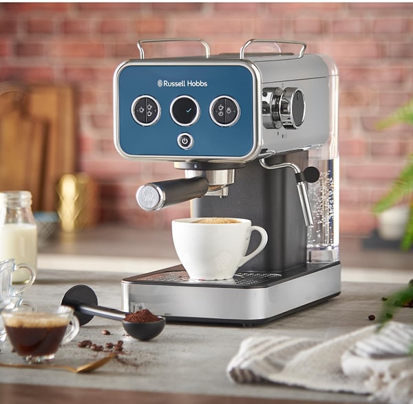 12. Russell Hobbs Espresso Makinesi