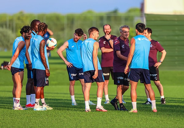 Trabzonspor'un KAP bildiriminde sözleşme detayları açıklanırken, tecrübeli isimin 2+1 yıllık kontrata imza attığı öğrenildi.