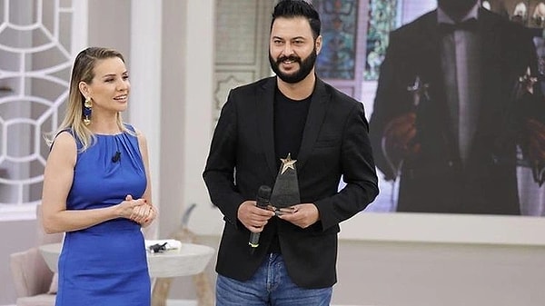 Hafta içi her gün atv ekranlarında yayınlanan Esra Erol'da programında muhabir olarak çalışan Caner Toygar eşiyle beraber dün (9 Eylül) canlı yayındaydı. Eşinin hamile olduğu bilinen Caner'in cinsiyet partisini Esra Erol canlı yayında yaptı.