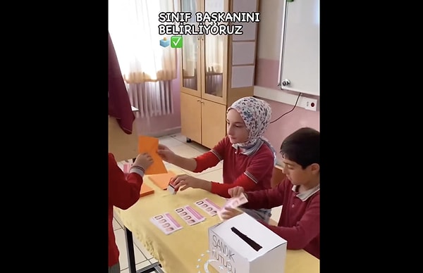 Seçim kabininden pusulalara kadar her detayın ince ince düşünüldüğü o seçim kalpleri ısıttı.