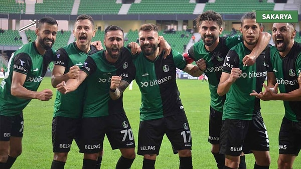 1. Lig takımlarından Sakaryaspor, transfer döneminin sona ermesine sayılı saatler kala 5 futbolcuyu renklerine bağladığını duyurdu.