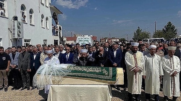 İfadelerde sıkça adı geçen Narin Güran'ın amcası Fuat Güran'ın eşi Hediye Güran gözaltına alındı.