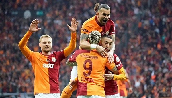 Avrupa'da ve transfer sezonunda istediğini bulamayan Galatasaray ligde hata yapmadan yoluna devam etmek istiyor. Derbi öncesi hafta içi erteleme maçıyla birlikte derbiye kayıpsız çıkmak istiyor.