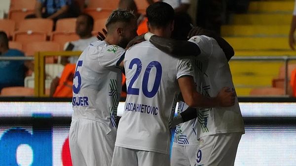 Çaykur Rizespor ise lige istediği gibi başlayamadı. Başakşehir beraberliği, Adana Demirspor galibiyetinin ardından beş gollü Fenerbahçe mağlubiyeti ve 1-0'lık Kasımpaşa mağlubiyeti moralleri bozmuş görünüyor.